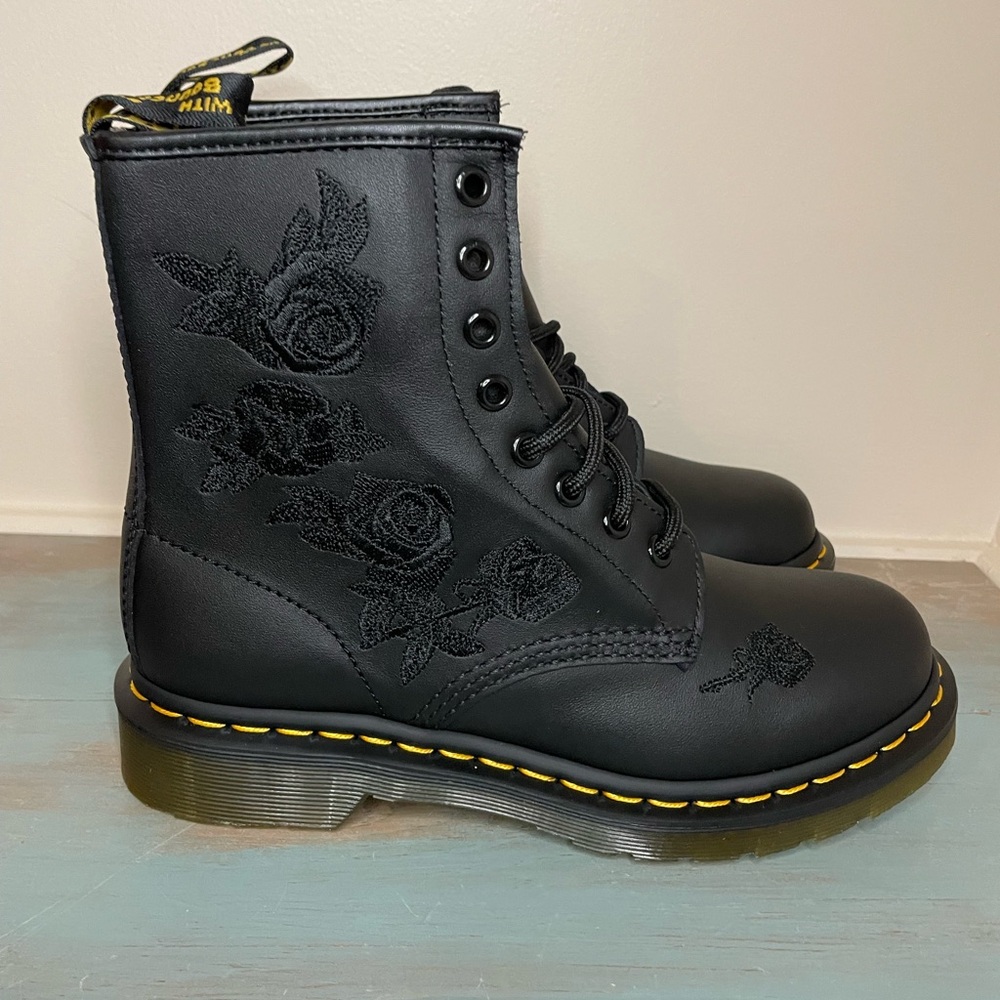 NIB Dr Martens Vonda - EU 38 Women 7